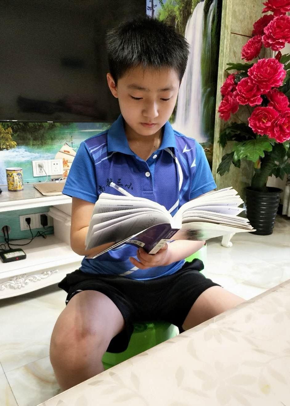 一场校园足球的对决,校园足球以弱胜强