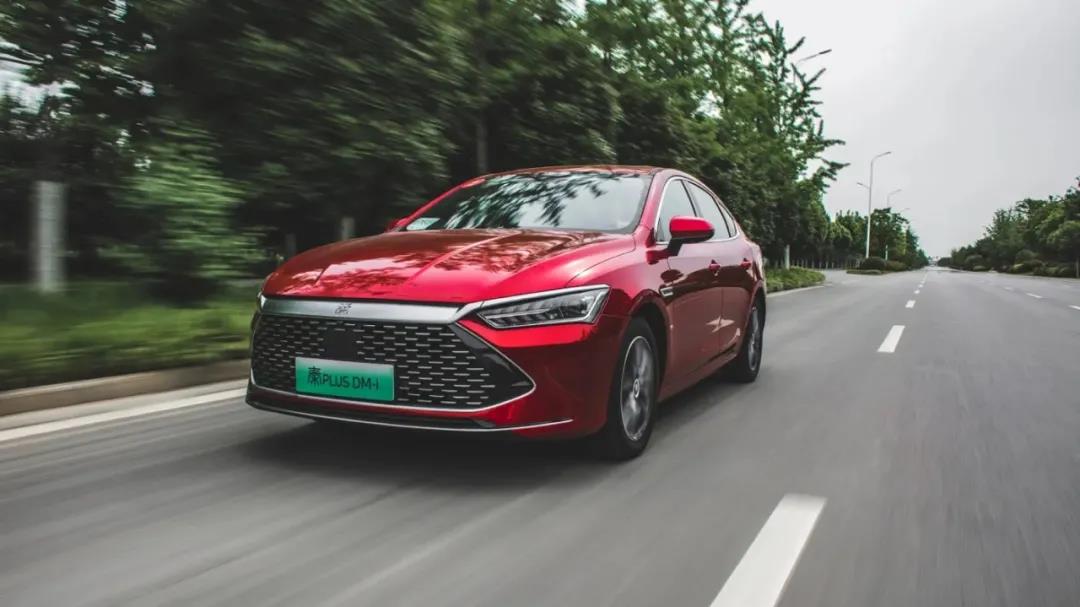 油耗3-4L，家用、跑滴滴都行，这3款轿车值得推荐