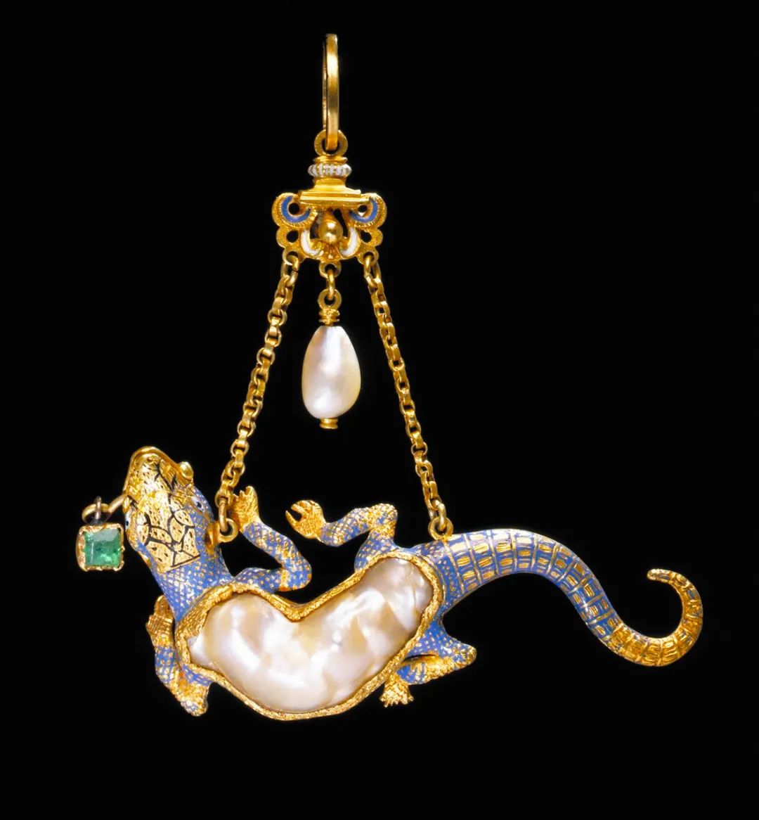 珍珠当牙签，红宝石镶圣经，还是Gucci和香奈儿的灵感缪斯