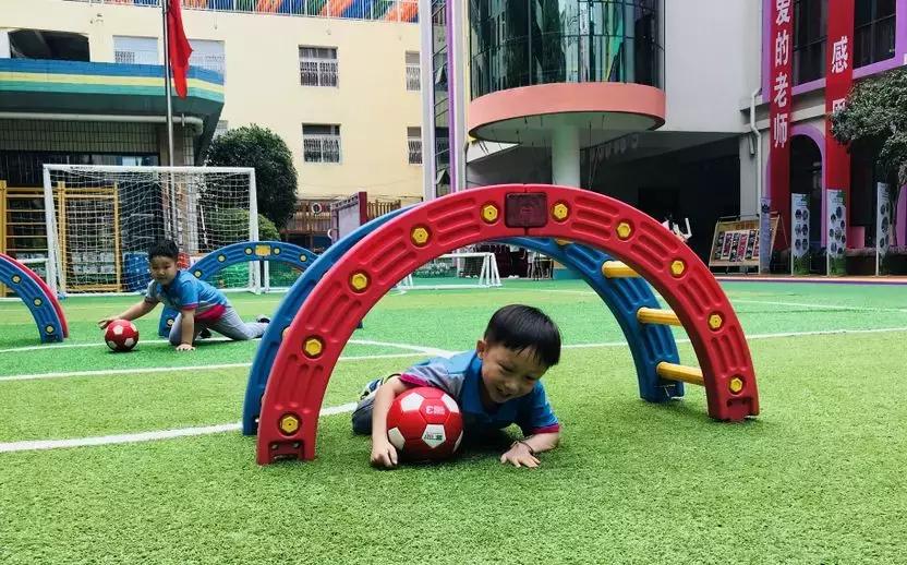 中国媒体团考察,探访全国足球特色学校