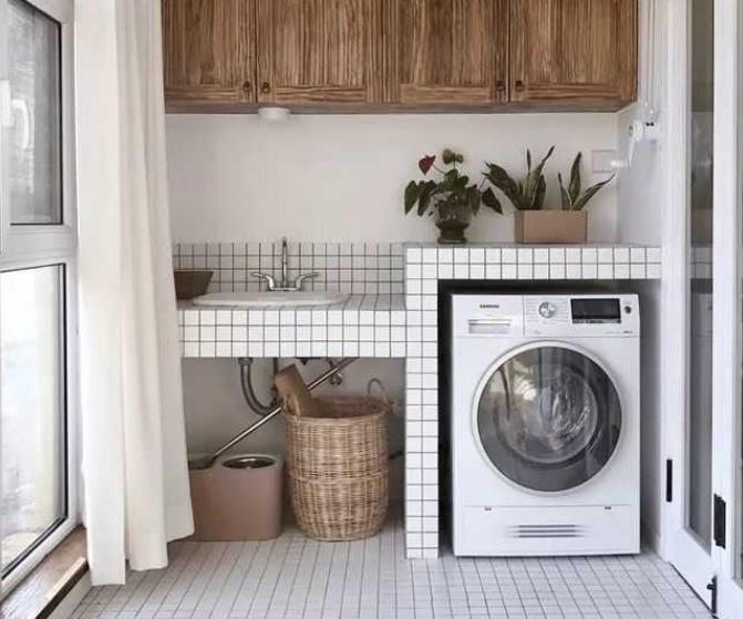 阳台洗衣机吊柜怎么做最实用,阳台洗衣机吊柜不做后期做可以吗