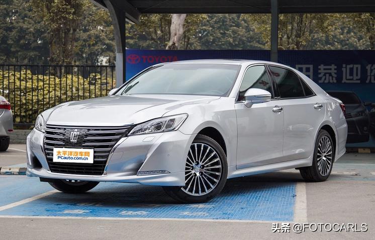 丰田皇冠2.5升四驱豪华版价格,丰田皇冠2024款最新款银色