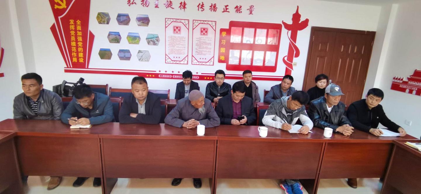 北京大学国家战略传播研究院首席顾问谢建华和夫人徐丽萍一行就广河县调研民间篮球发展情况召开专题座谈会