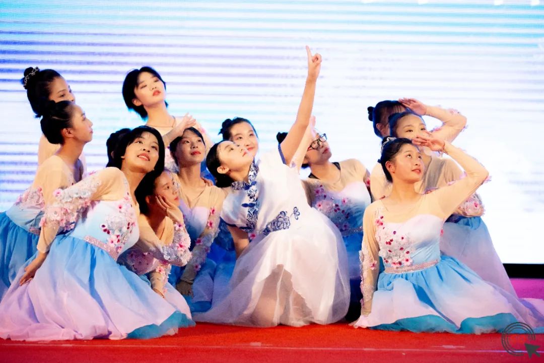 昆明行知中学教师节表彰大会,白塔中学隆重举行开学表彰大会