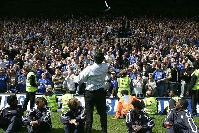 十大主教练名场面穆里尼奥,穆里尼奥最佳教练2011