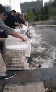 搞笑gif嫂子包饺子,搞笑gif姑娘你这次真的是玩过头了