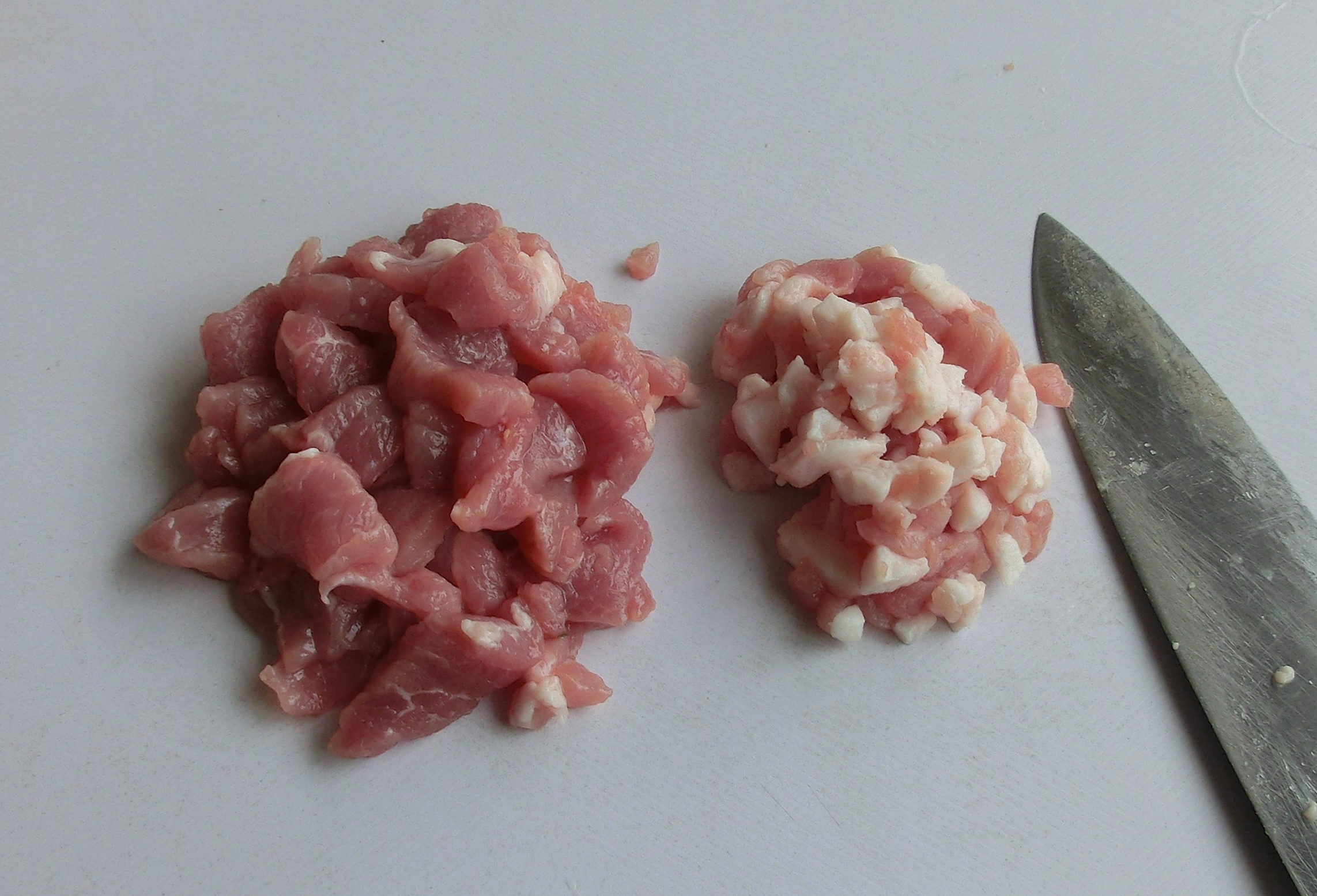 做腊肠调料配方10斤,做腊肠的配料和方法及工具