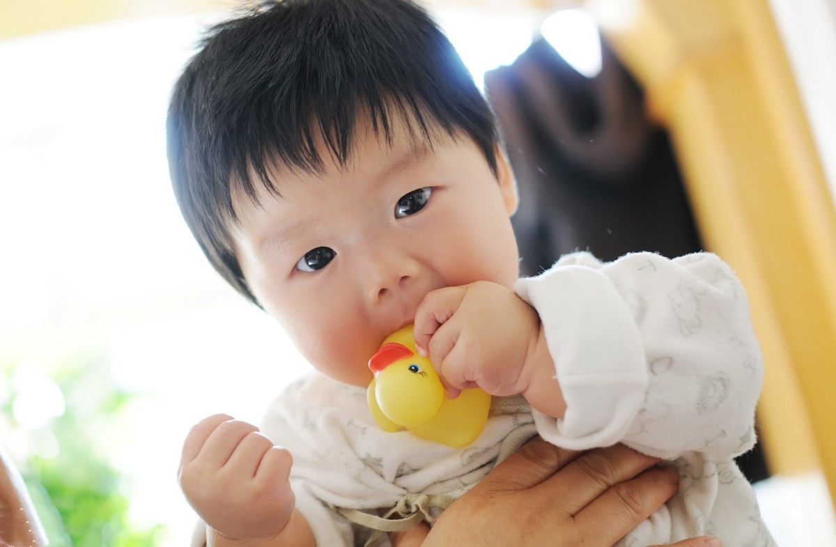 五个月宝宝应该会什么本领正常,5个月宝宝啥能力