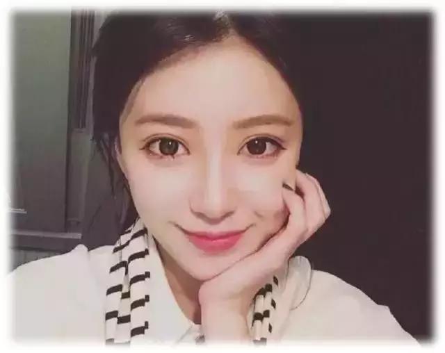 1小时卖出2500万酒,99元6瓶红酒醉鹅娘