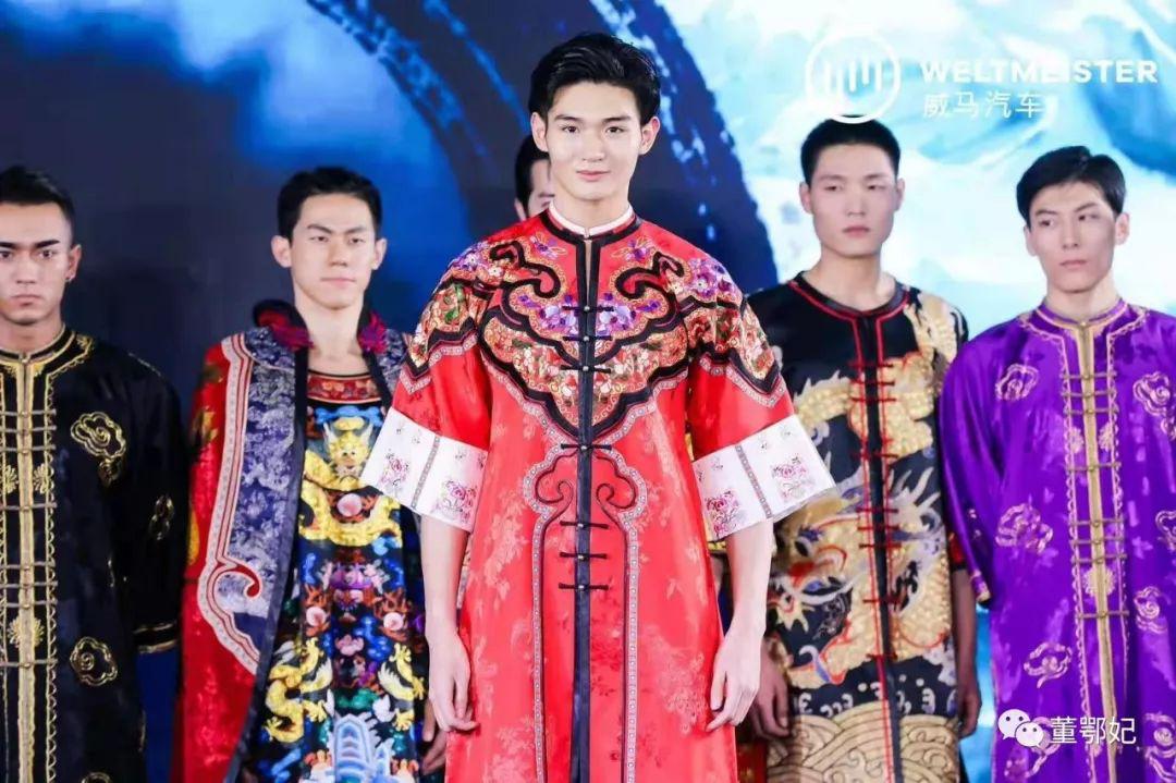 “华易风·默默的绣”2019中国西装先生总决赛“绣”美中华