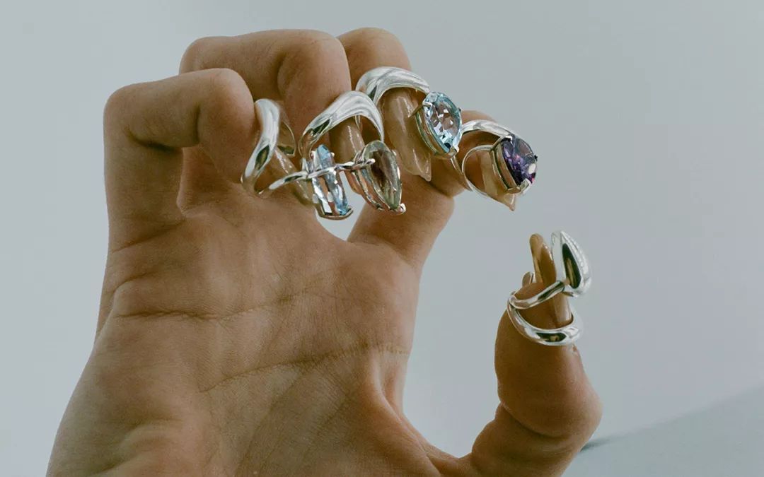 比起Ambush处了什么“对象”,我更关心这些小众配饰何时上新!