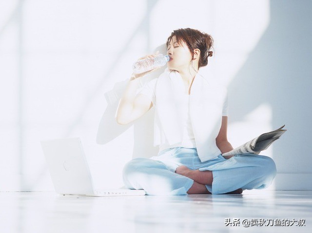 夏天晒黑了怎么白回来,夏天脸晒黑了冬天能白回来吗