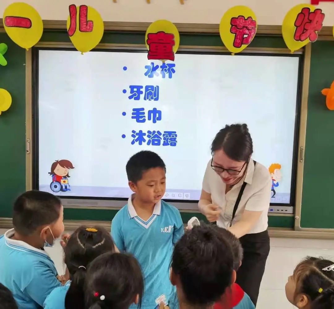 洛龙区第一实验小学学府校区“童心向*党**，梦想起航”游艺节活动