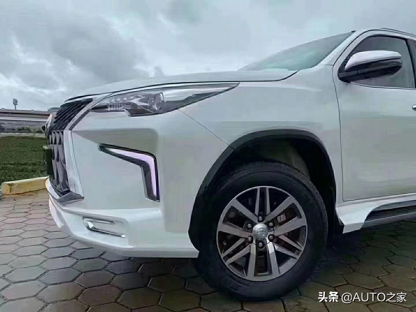 丰田奔跑者改装雷克萨斯前脸,奔跑者改装雷克萨斯黑武士