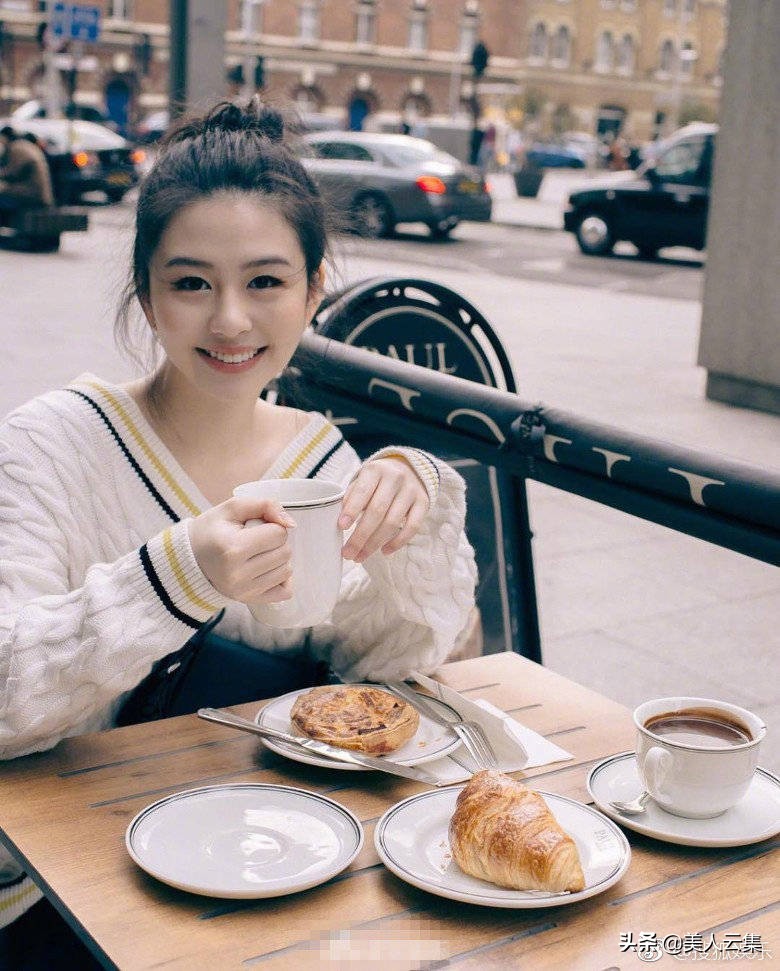 “性感*星艳**”邱淑贞：媚而不俗，娇艳欲滴，活在无数少男的*梦春**里