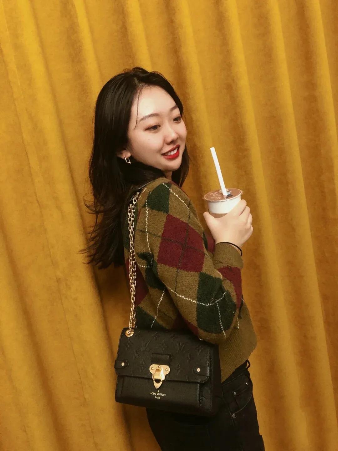 秋冬都适用的包包推荐,包包秋冬适合咖啡色还是卡其色