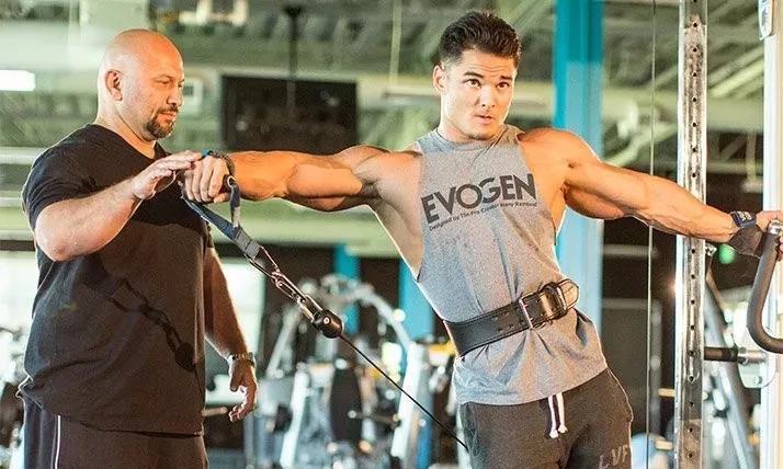 4个动作锻炼肩膀,你还在为肩周炎苦恼吗