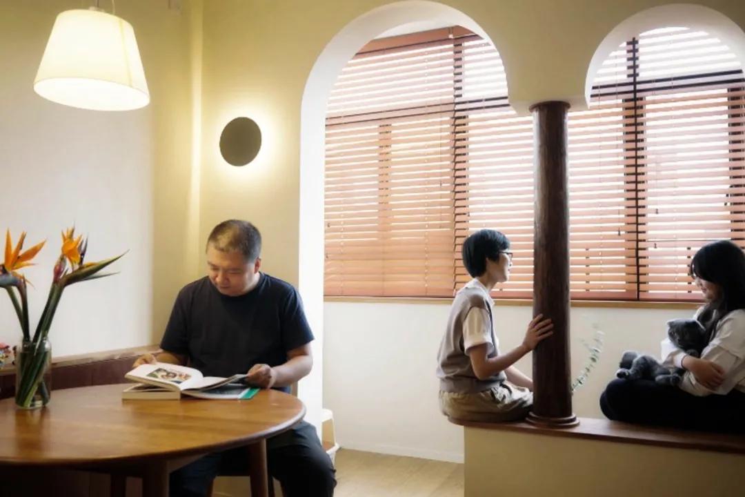 从180㎡搬到45㎡，三口之家越住越小，女儿却说现在最好