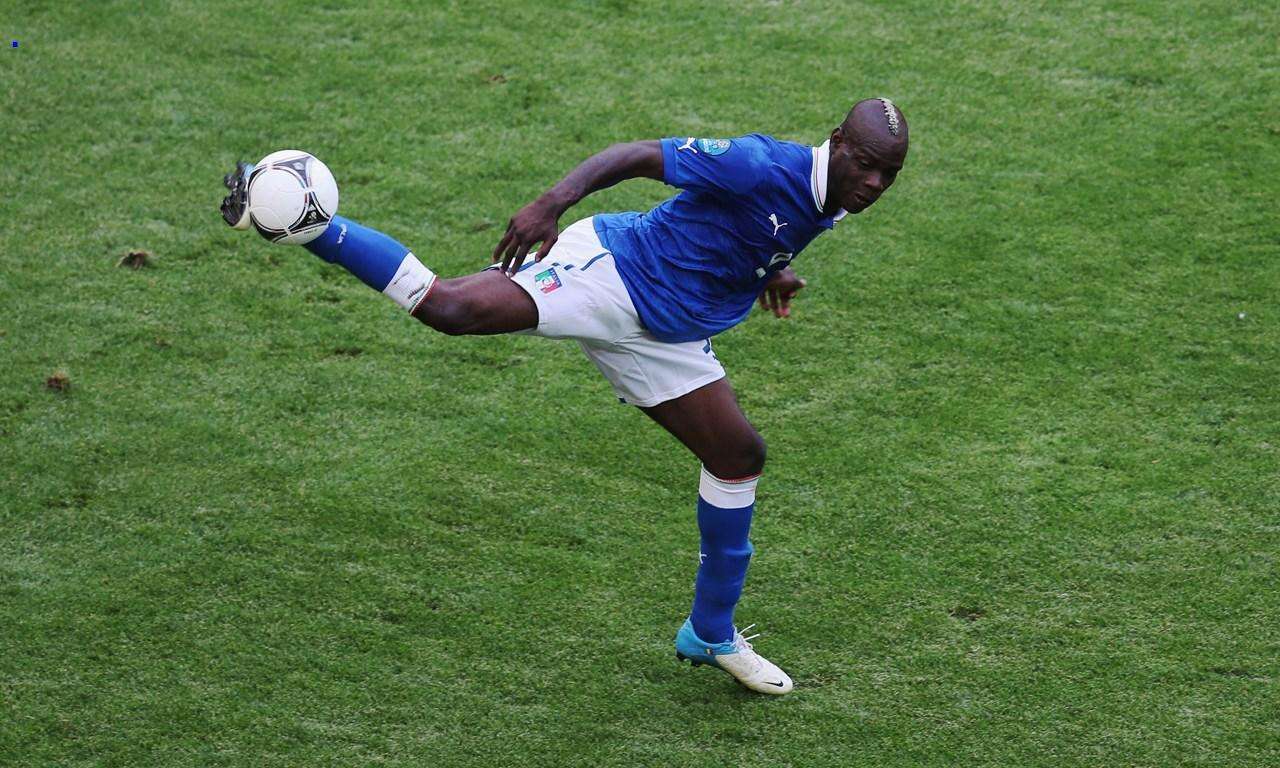 世界足坛最强壮的六位黑人运动员！埃洛科比上榜，榜首被称为坦克