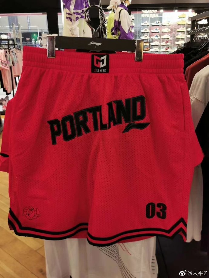 李宁新品惊喜多！韦德8闪电侄子+CJ新装备+联名头盔、耳机曝光