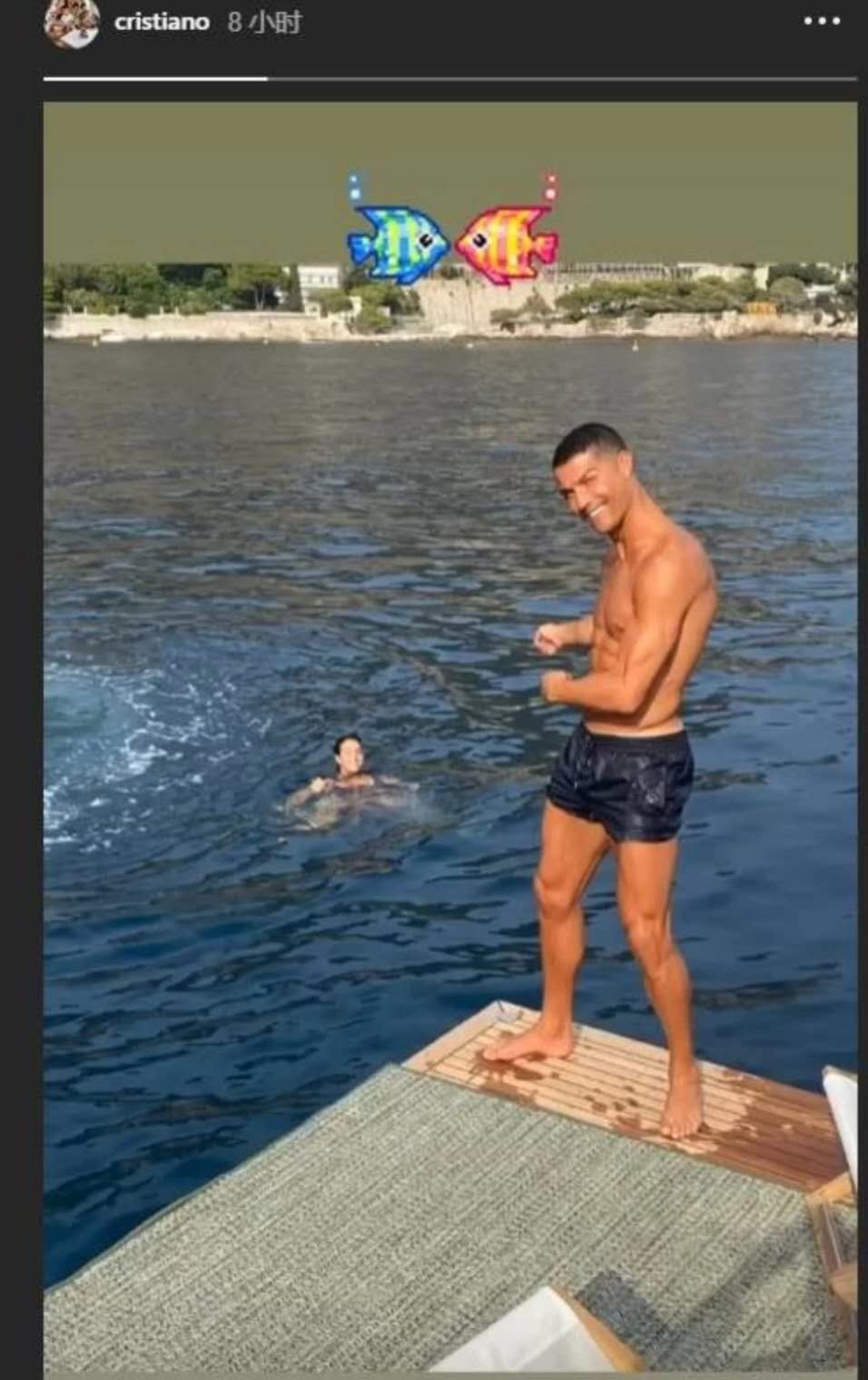 c罗与乔治娜乘坐游艇度假,c罗和女友乔治娜亲吻