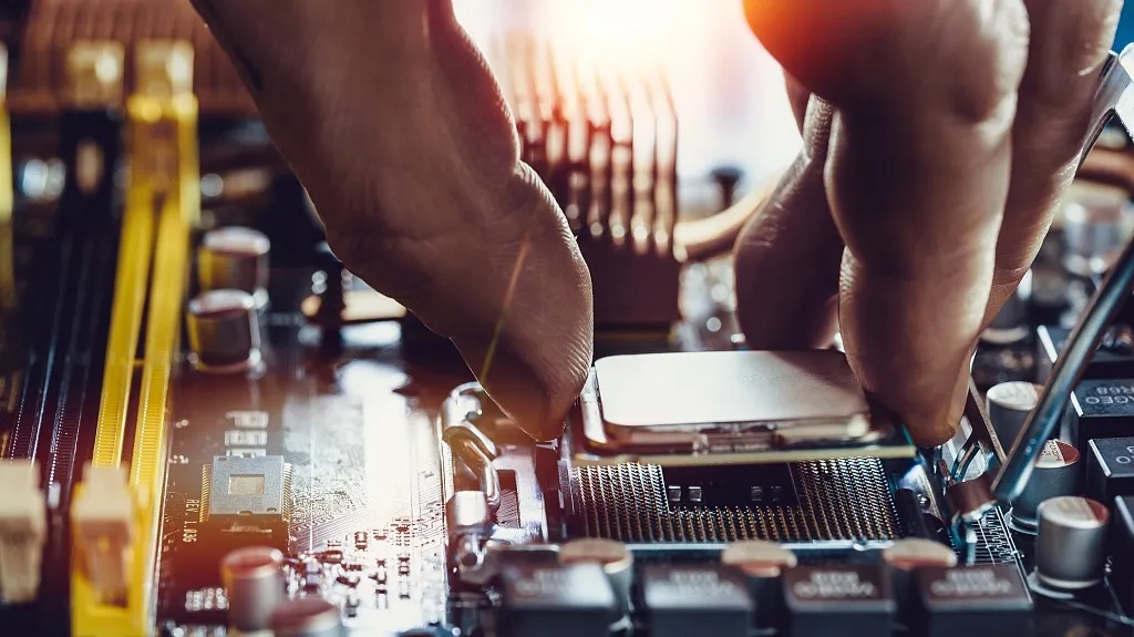 数字化大国“补芯”忙,亦别忘了“缺魂”苦