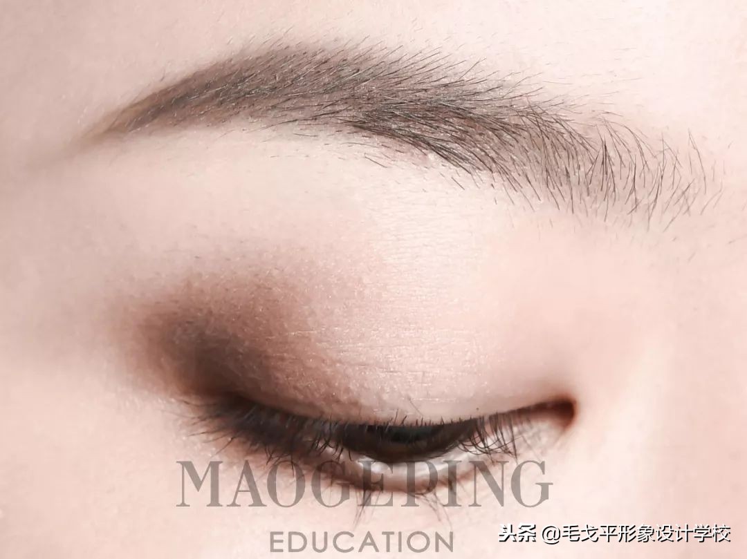 如何画出精致干净的眼妆,怎么画出整容脸