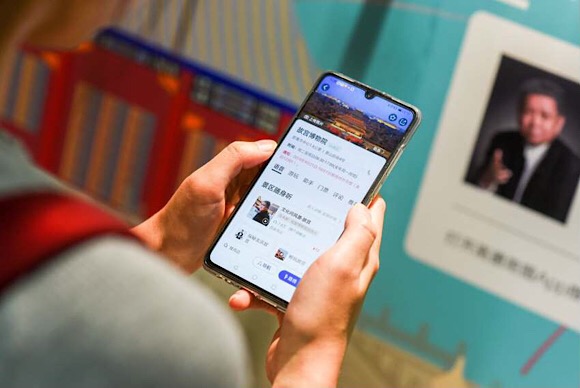 24米巨幅山水画会发声、又会讲故事！上海中山公园地铁站又添一网红“打卡点”