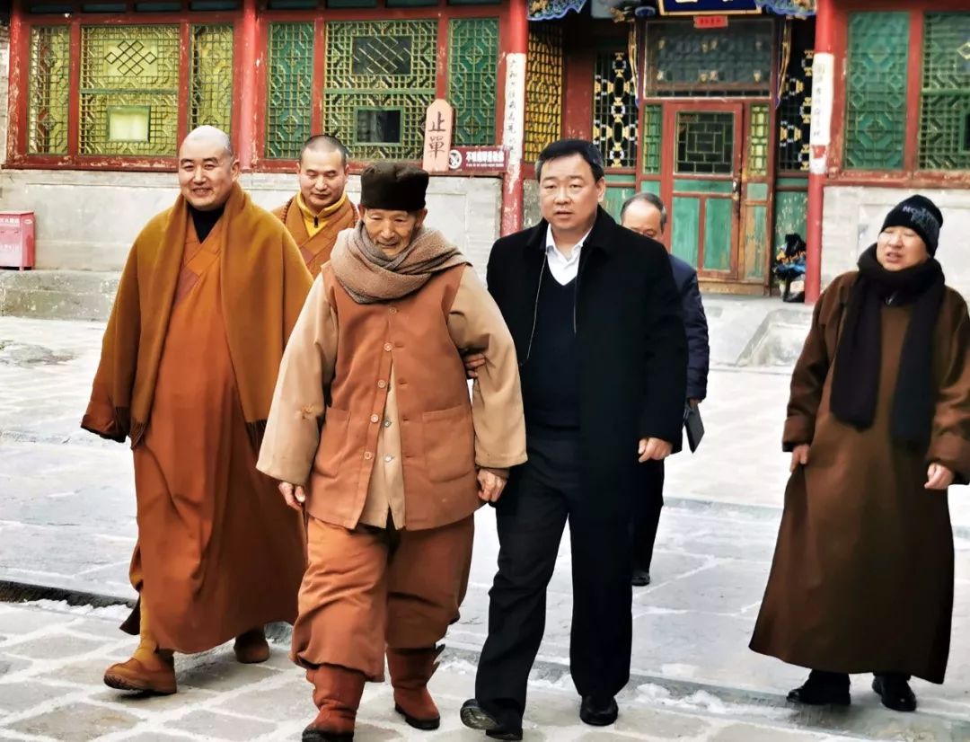 圣境资讯|五台山管委会与佛协领导在春节前看望老法师