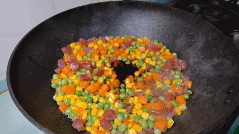 电饭锅焖饭最简单做法,电饭锅懒人焖饭最好吃做法