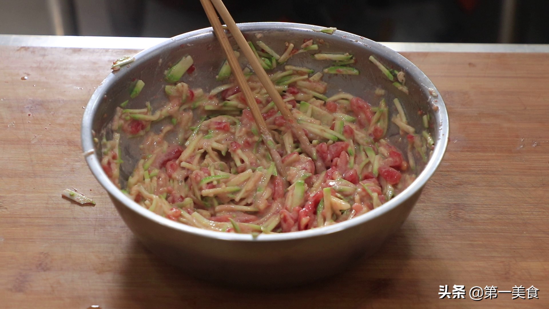 一分钟就能学会简单做煎饼,商用早餐煎饼快速做法