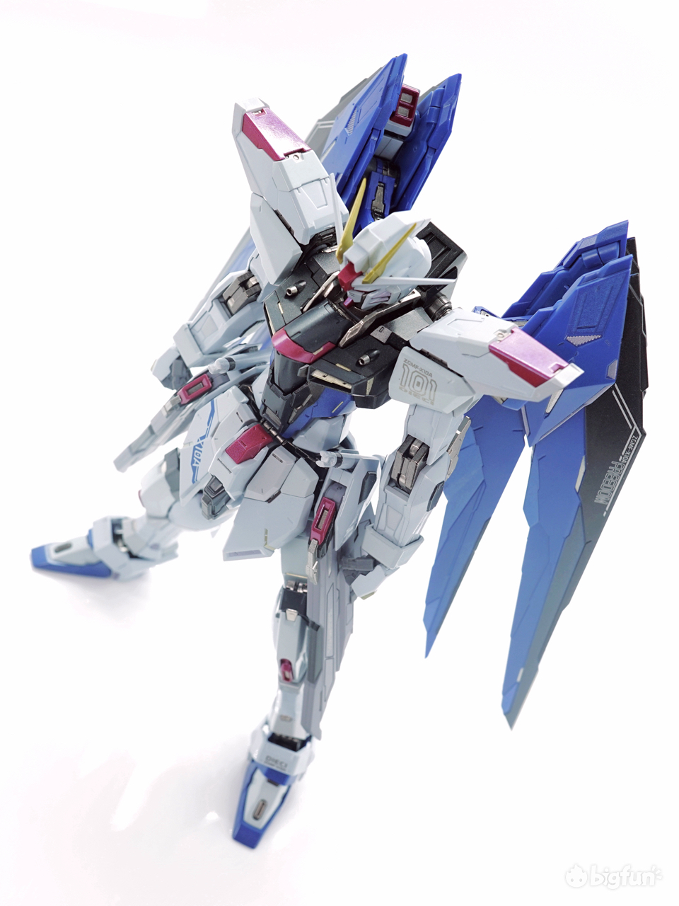 自由高达手办2.0成品,mb自由高达2.0对比1.0