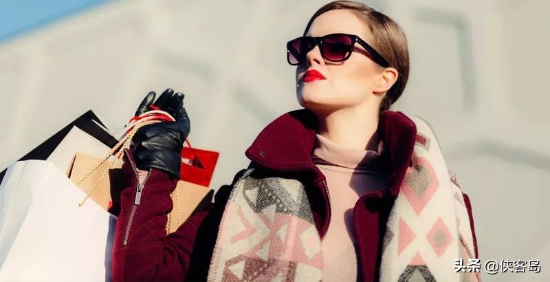 侠客岛：双11，看！那个抹口红的男人