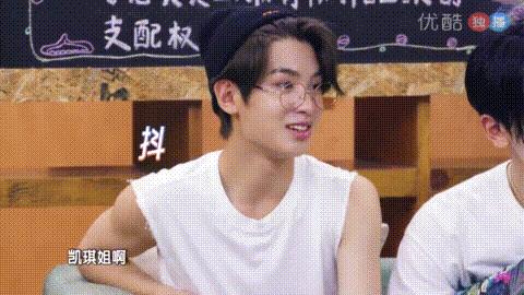 薛凯琪法令纹,薛凯琪保养秘诀每天敷面膜