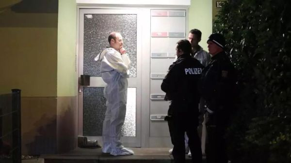 德国新闻丨81岁老人被发现在公寓中横死，孙子是凶手；乐极生悲，25岁青年酒后坠楼身亡