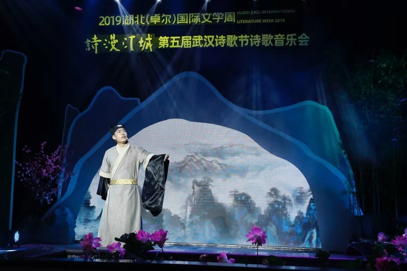 穿越诗歌芬芳的星海，第五届诗歌音乐会在卓尔书店举行