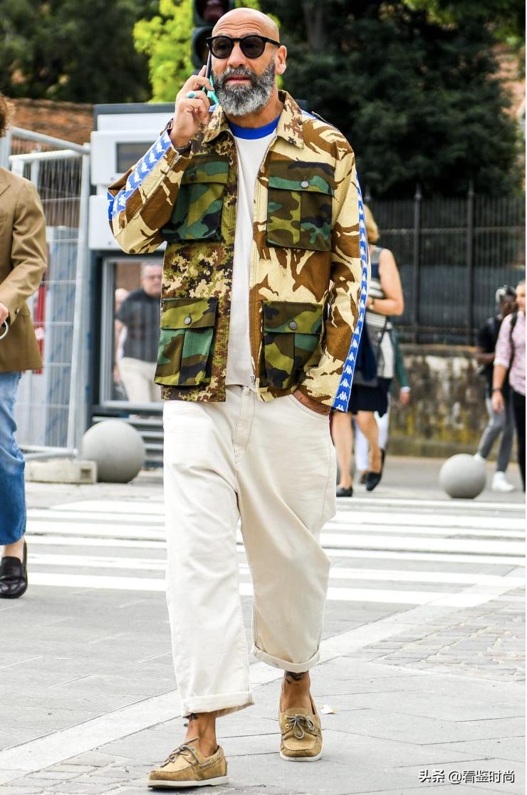 男士白色牛仔裤搭什么鞋,男士宽松白色阔腿牛仔裤