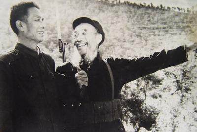 1939年山东沂南民兵英雄神枪手-金维三在界湖菜刀劈汉奸的往事