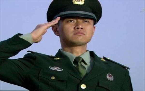 “李二牛”赵荀：拍电影时不慎坠楼，抢救3天3夜，如今怎样了？