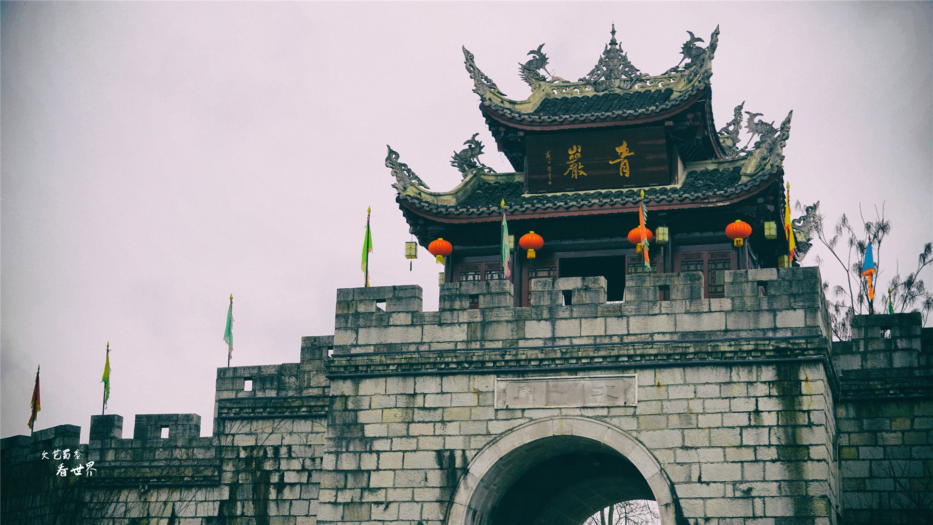 640年历史的青岩古镇，是贵阳人周末好去处，卤猪蹄子闻名全国