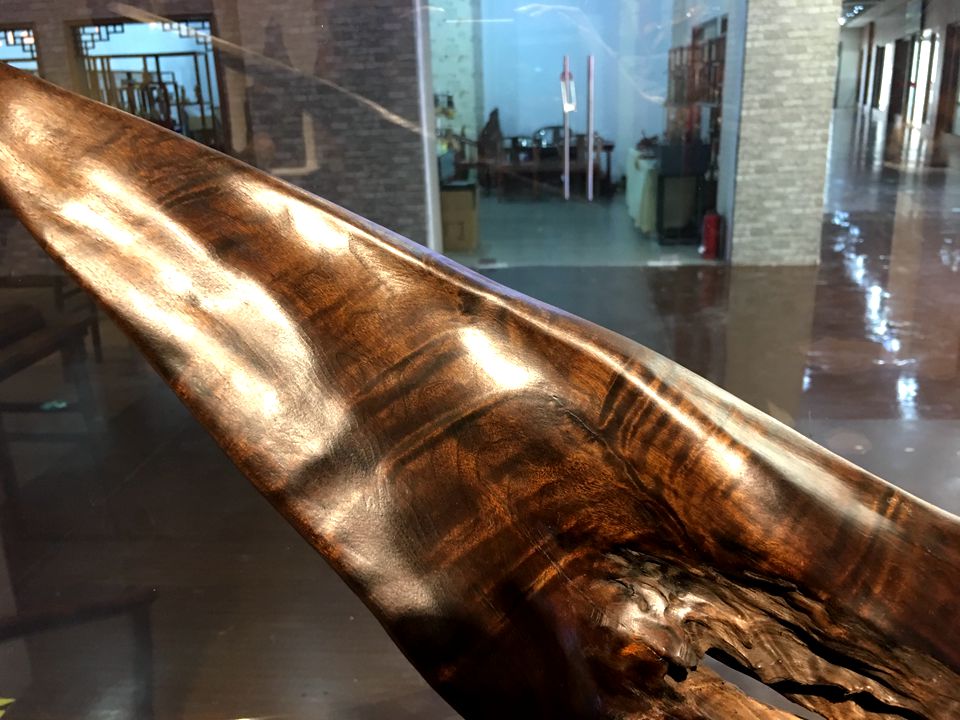 金丝楠阴沉木和黄花梨哪个好看,黄花梨贵还是金丝楠木阴沉木贵