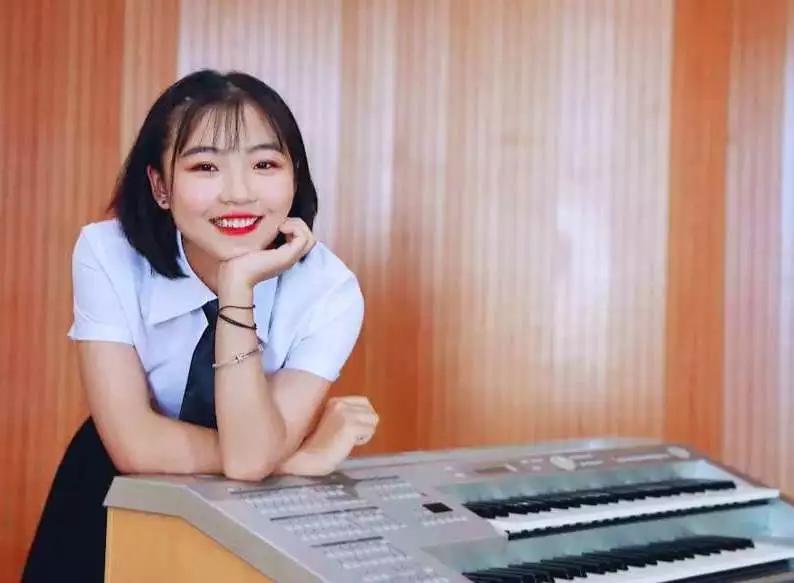 科少声乐课堂,双排键乐器演示