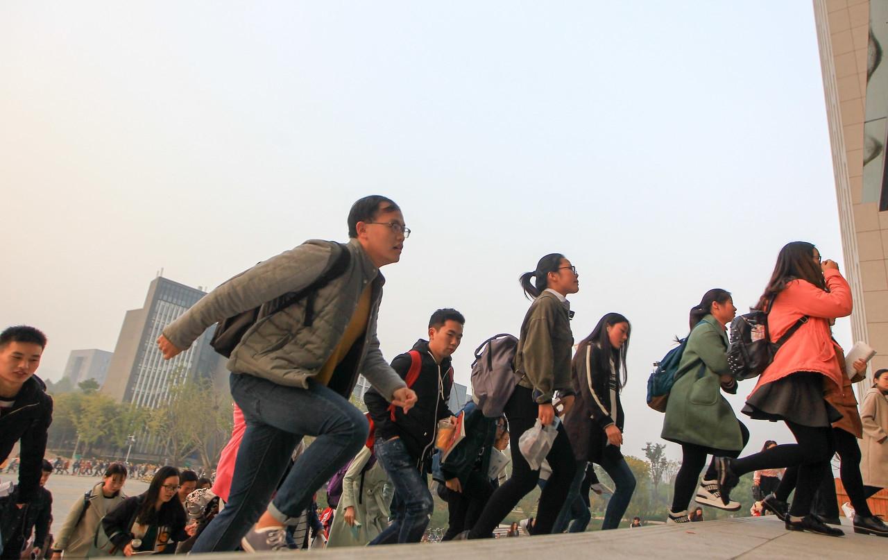 考研成绩差该不该冲刺好的院校,二战考研可调剂吗