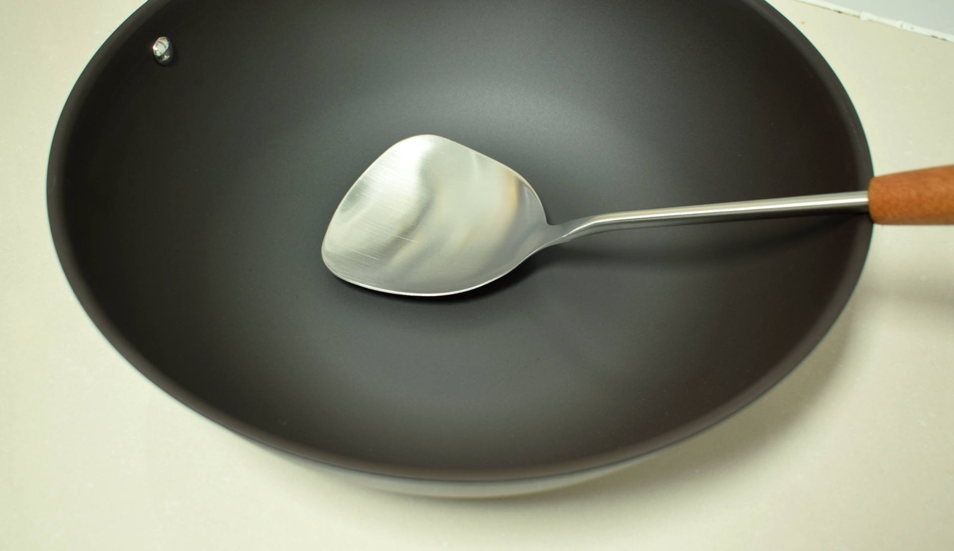 不沾油烟的炒菜锅,最好的炒菜铁锅推荐