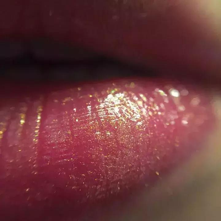 泫雅为什么要丰唇,泫雅太红了怎么办