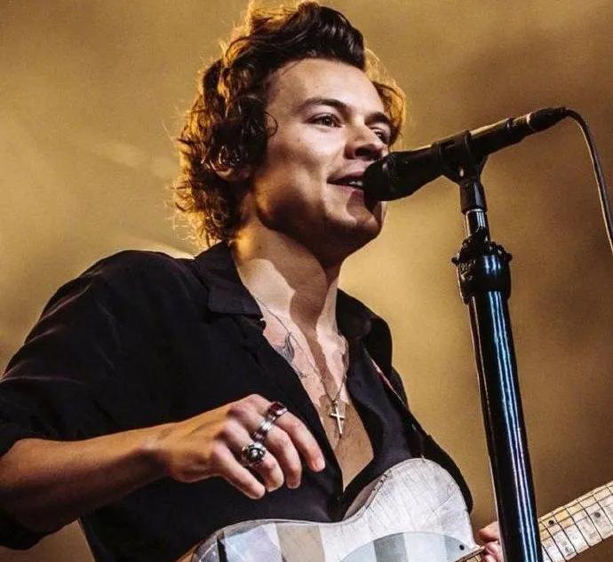 碧梨霉霉颁奖,霉霉midnight首周成绩