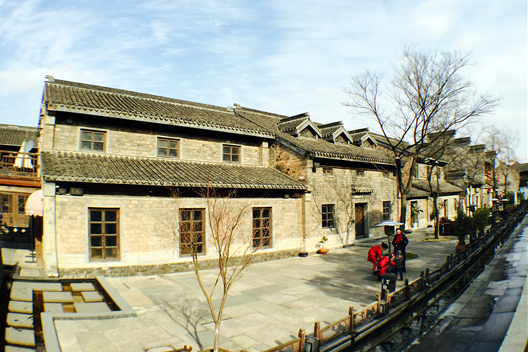 月下说金陵，晨起游南京