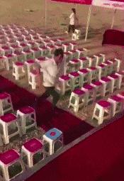 搞笑gif这才是真正的口若悬河,搞笑gif趣图这大概就是爱情吧