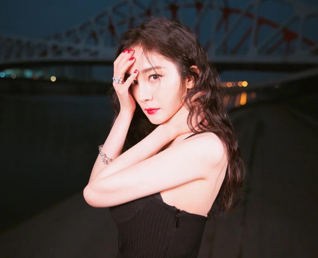 杨幂赵丽颖三个节点拉开差距,杨幂赵丽颖稳居一线