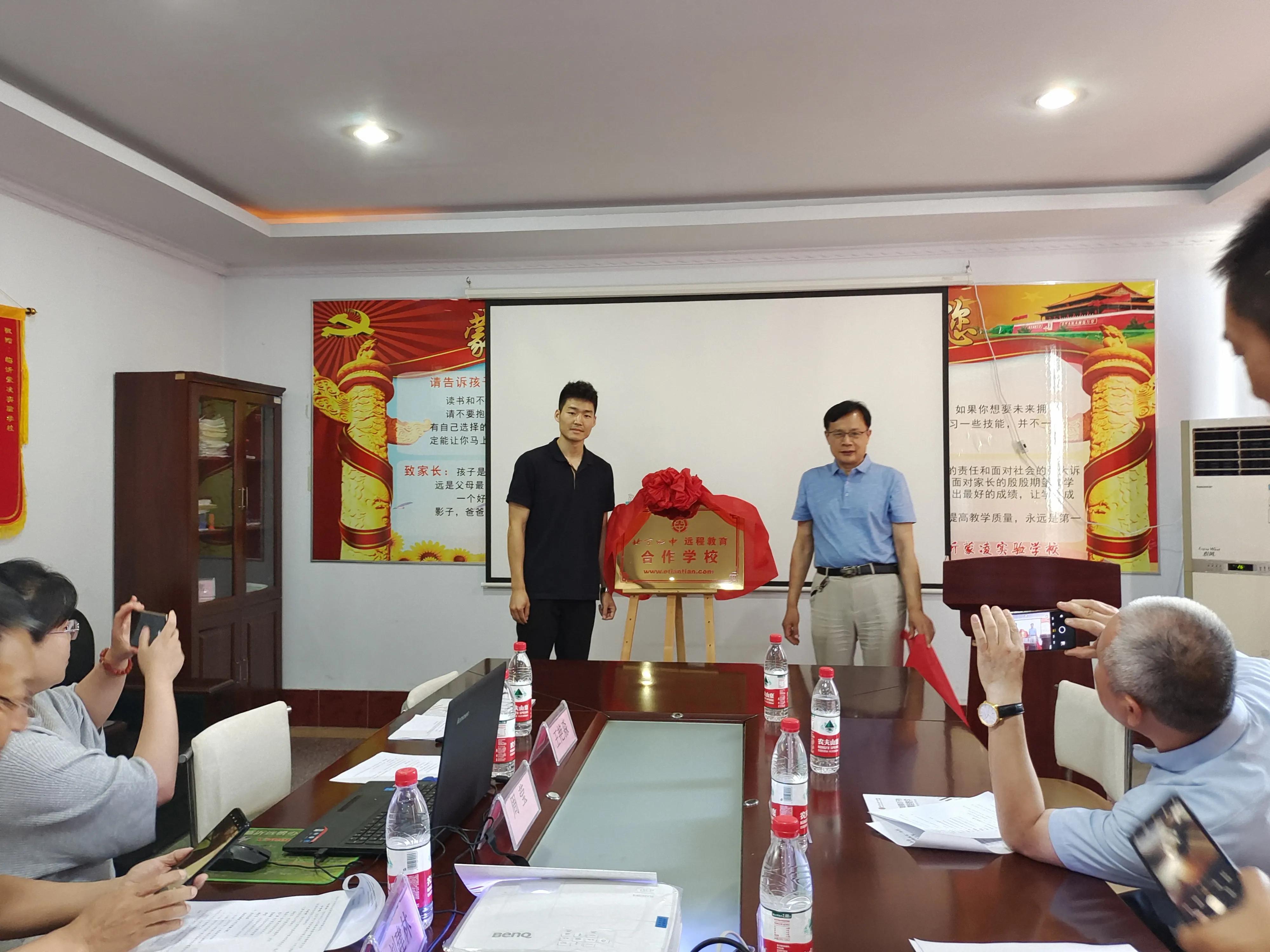 商会捐赠希望小学仪式,商会向贫困学生爱心捐赠活动